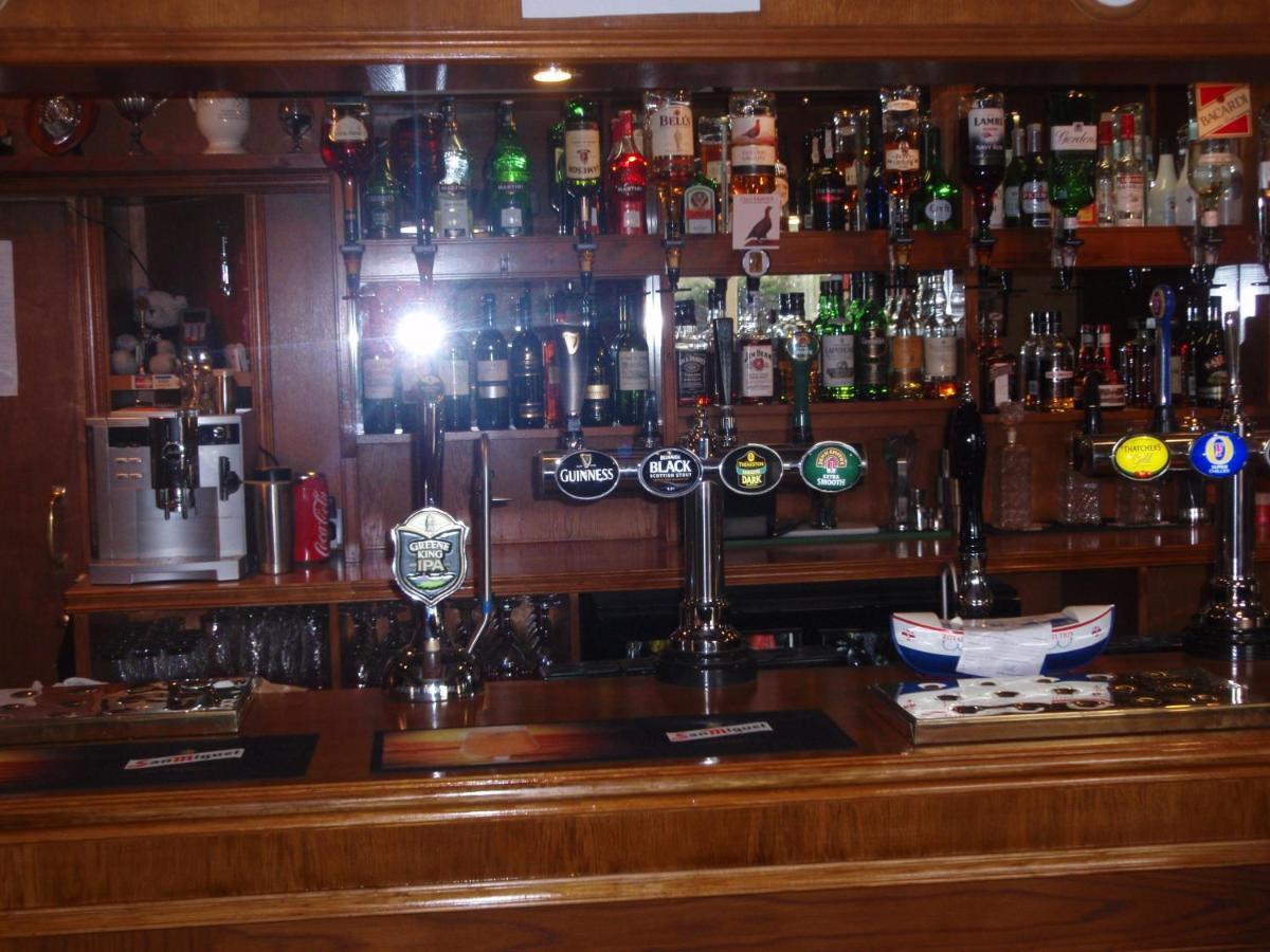 The Flask Inn Robin Hood's Bay Exterior photo